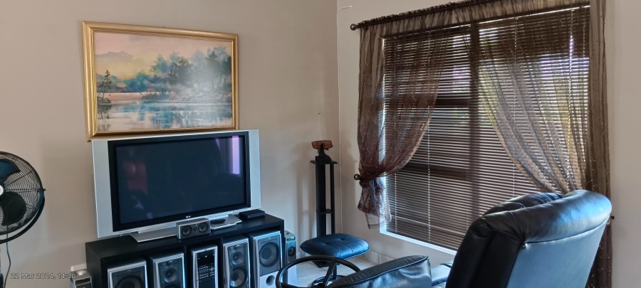 To Let 2 Bedroom Property for Rent in Albertinia Western Cape